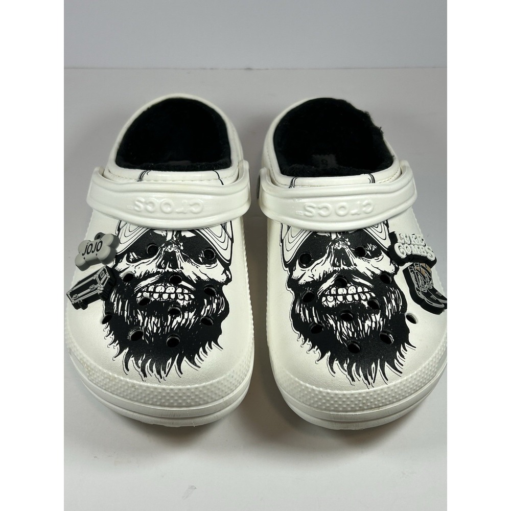 Luke‎ Combs Crocs Shoes Mens 7 Womens 9 White Lined Faux Fur Clog Skull Jibbitz